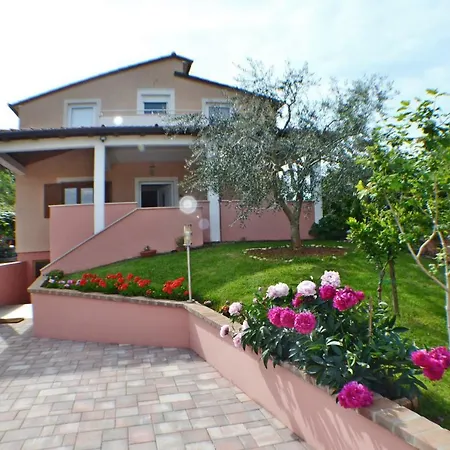 3 Bedroom Nature * Marčana
